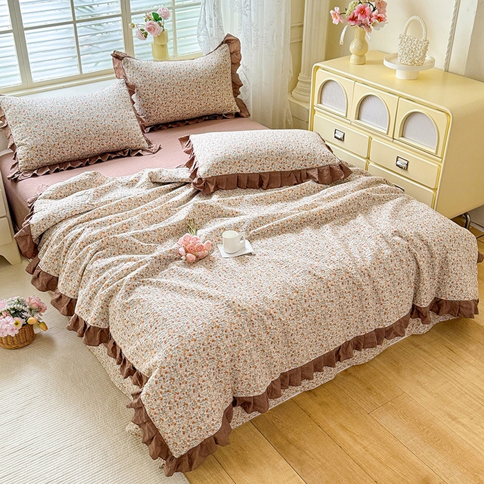 91家纺网 家纺一手货源 找家纺 韩约家纺 2026春夏新款韩式花边泡芙棉床单款夏被夏凉被空调被四件套 苏糖咖