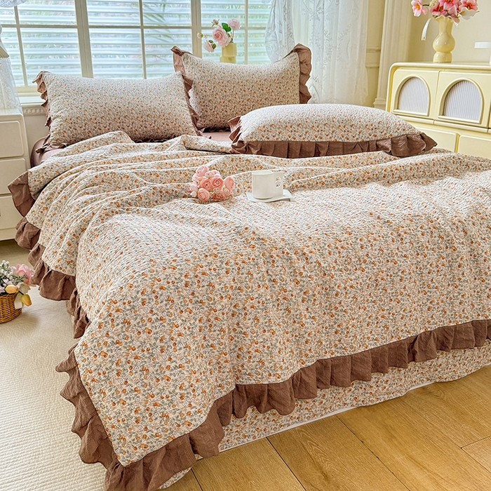 91家纺网 家纺一手货源 找家纺 韩约家纺 2026春夏新款韩式花边泡芙棉床单款夏被夏凉被空调被四件套 苏糖咖