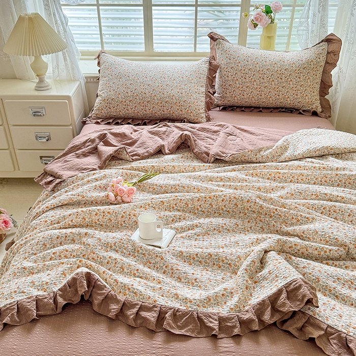 91家纺网 家纺一手货源 找家纺 韩约家纺 2026春夏新款韩式花边泡芙棉床单款夏被夏凉被空调被四件套 苏糖咖