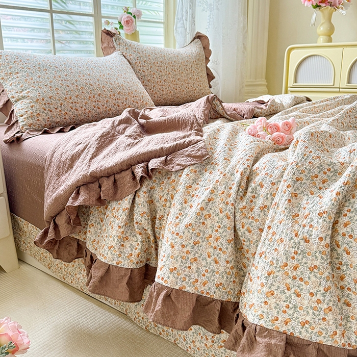 91家纺网 家纺一手货源 找家纺 韩约家纺 2026春夏新款韩式花边泡芙棉床单款夏被夏凉被空调被四件套 苏糖咖