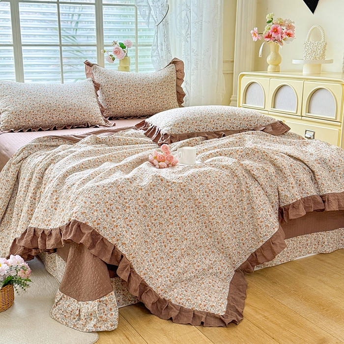 91家纺网 家纺一手货源 找家纺 韩约家纺 2026春夏新款韩式花边泡芙棉床单款夏被夏凉被空调被四件套 苏糖咖