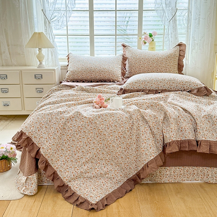 91家纺网 家纺一手货源 找家纺 韩约家纺 2026春夏新款韩式花边泡芙棉床单款夏被夏凉被空调被四件套 苏糖咖