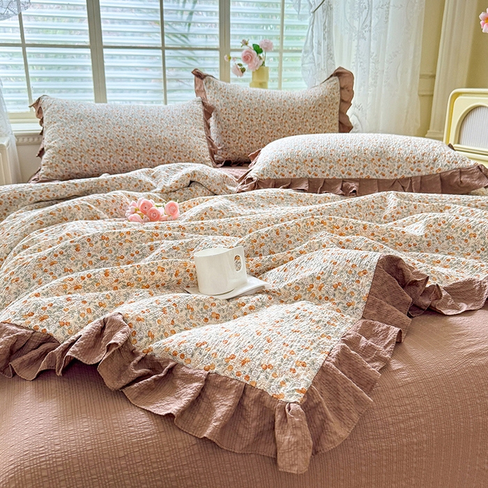 91家纺网 家纺一手货源 找家纺 韩约家纺 2026春夏新款韩式花边泡芙棉床单款夏被夏凉被空调被四件套 苏糖咖