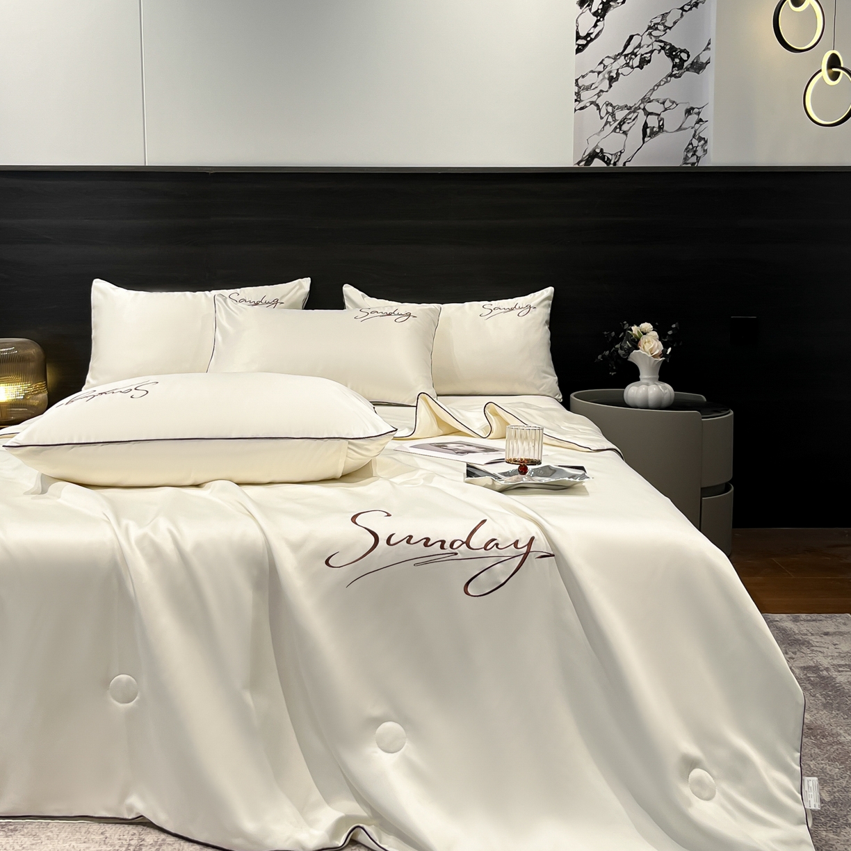 91家纺网 家纺一手货源 找家纺 云恋家纺 2026新款可水洗夏被冰丝空调被夏凉被床单三四件套夏季薄被子春秋被芯夏天 浪漫假日-典雅白