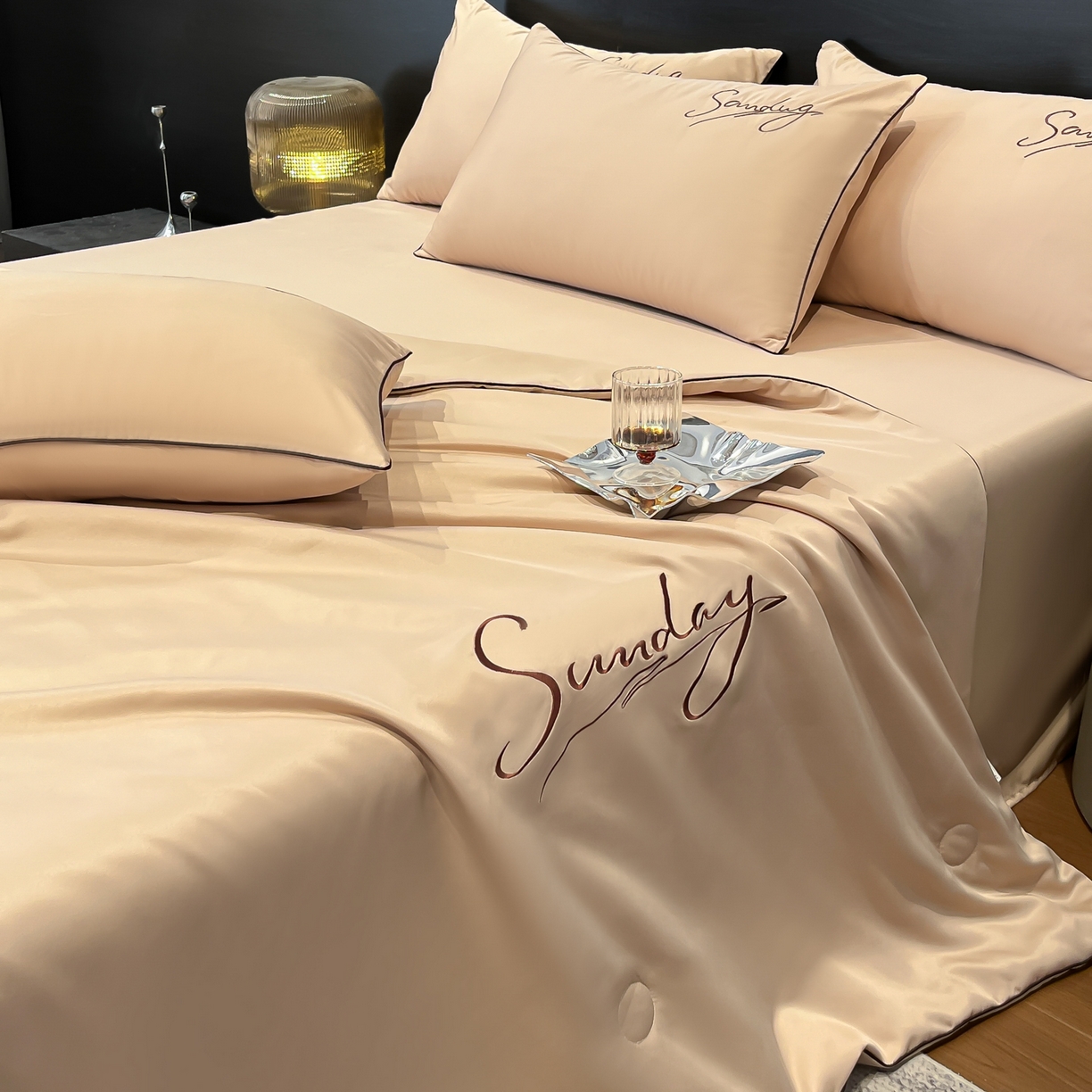 91家纺网 家纺一手货源 找家纺 云恋家纺 2026新款可水洗夏被冰丝空调被夏凉被床单三四件套夏季薄被子春秋被芯夏天 浪漫假日-香槟金