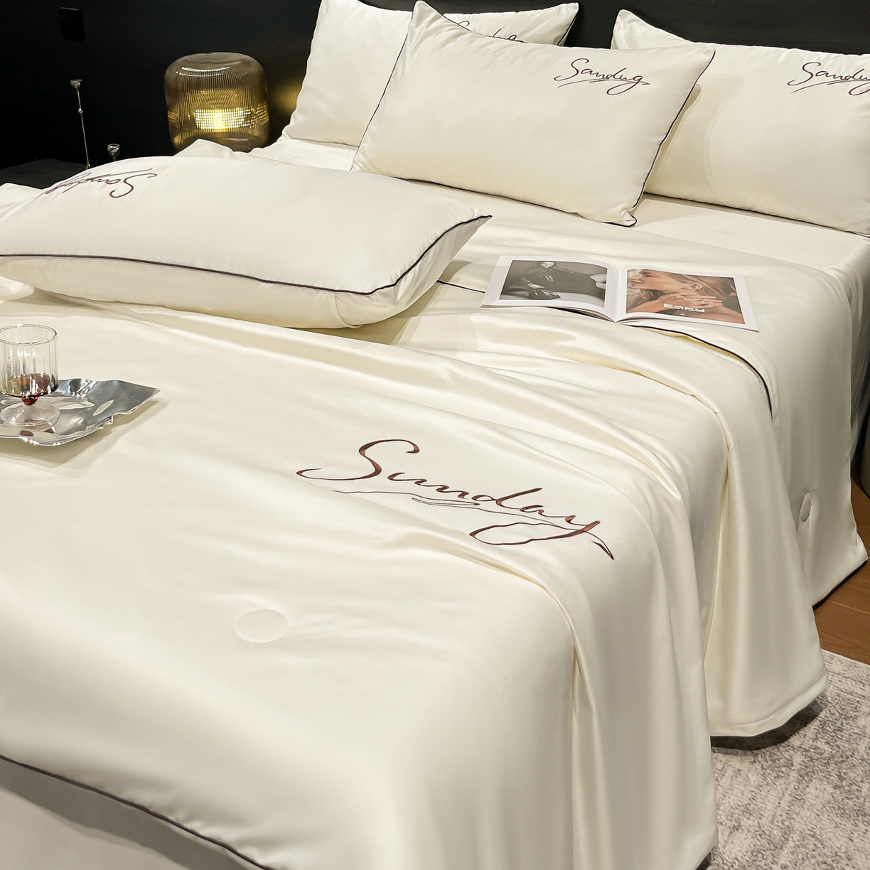 91家纺网 家纺一手货源 找家纺 云恋家纺 2026新款可水洗夏被冰丝空调被夏凉被床单三四件套夏季薄被子春秋被芯夏天 浪漫假日-典雅白