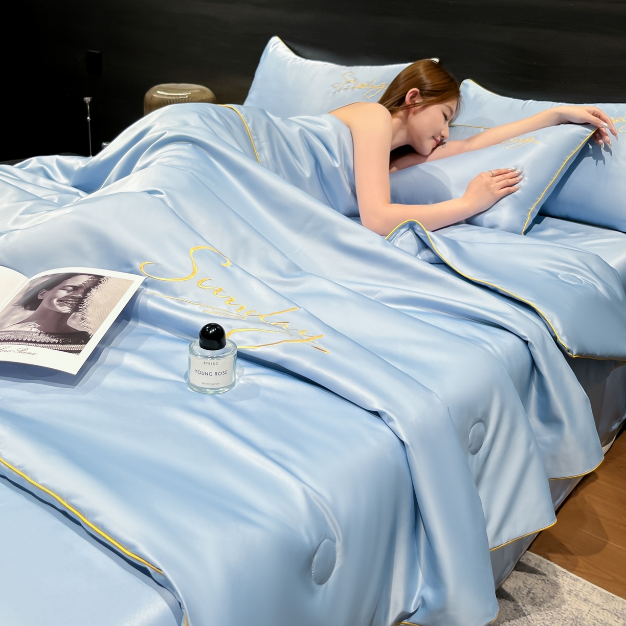 91家纺网 家纺一手货源 找家纺 云恋家纺 2026新款可水洗夏被冰丝空调被夏凉被床单三四件套夏季薄被子春秋被芯夏天 浪漫假日-天蓝