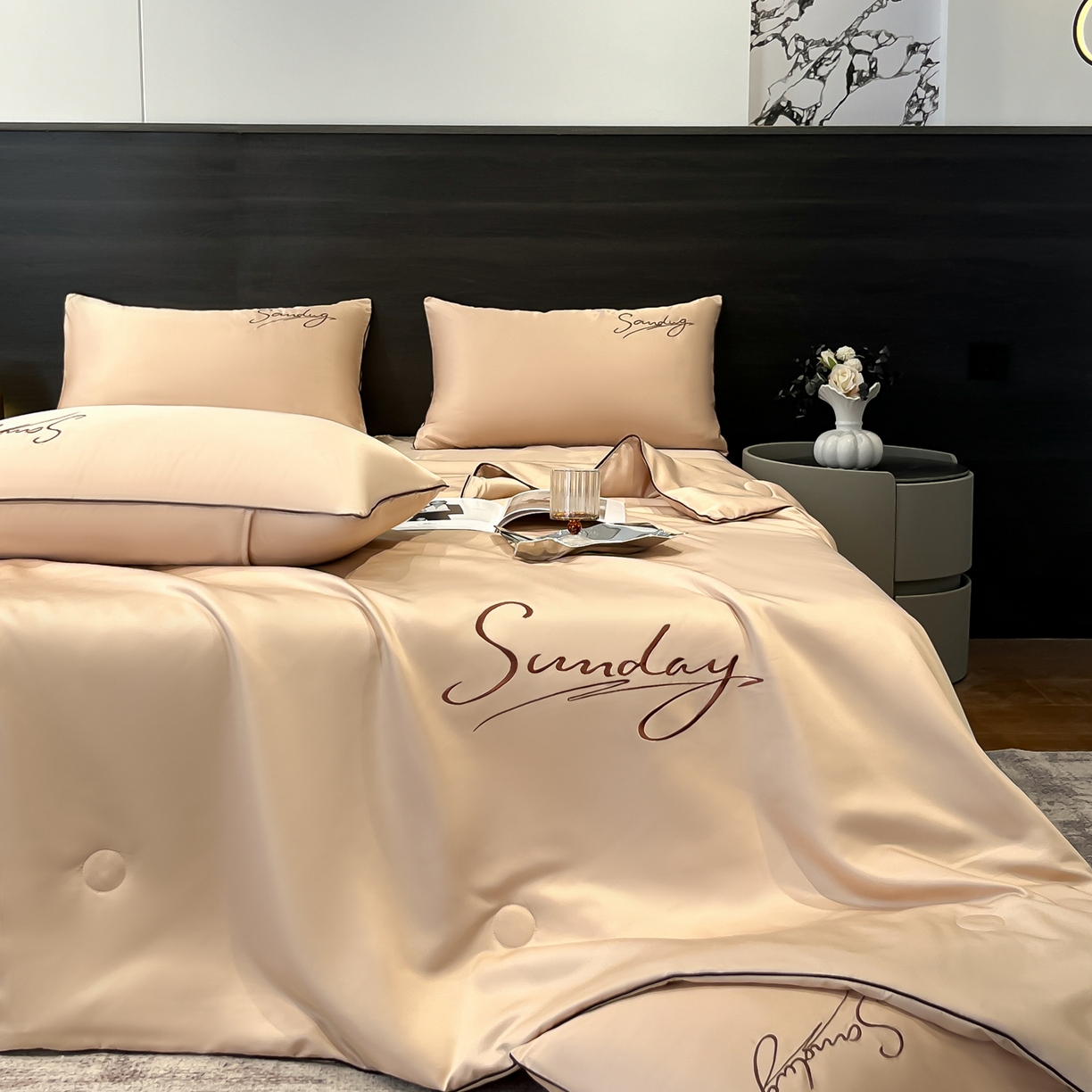 91家纺网 家纺一手货源 找家纺 云恋家纺 2026新款可水洗夏被冰丝空调被夏凉被床单三四件套夏季薄被子春秋被芯夏天 浪漫假日-香槟金