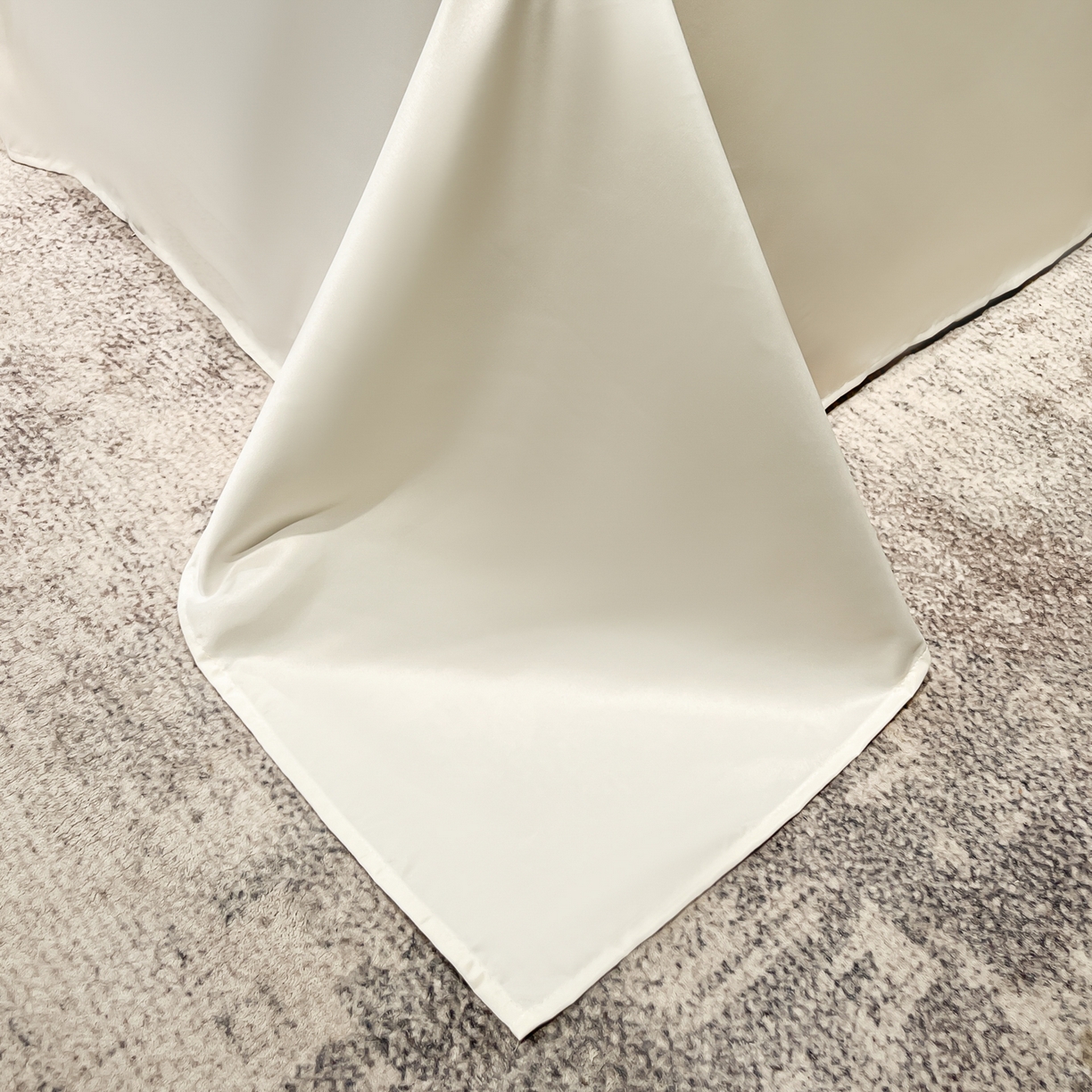 91家纺网 家纺一手货源 找家纺 云恋家纺 2026新款可水洗夏被冰丝空调被夏凉被床单三四件套夏季薄被子春秋被芯夏天 浪漫假日-典雅白