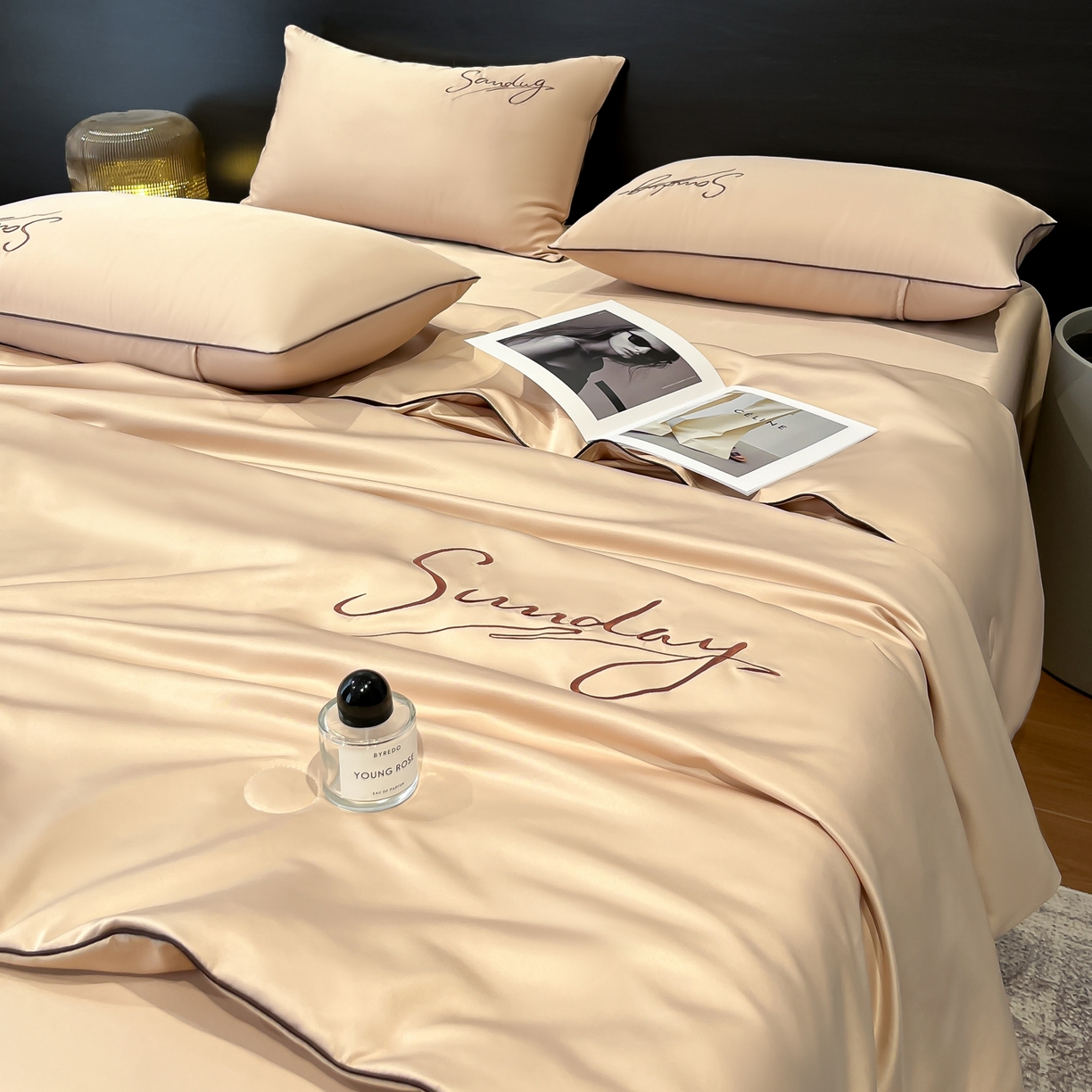 91家纺网 家纺一手货源 找家纺 云恋家纺 2026新款可水洗夏被冰丝空调被夏凉被床单三四件套夏季薄被子春秋被芯夏天 浪漫假日-香槟金