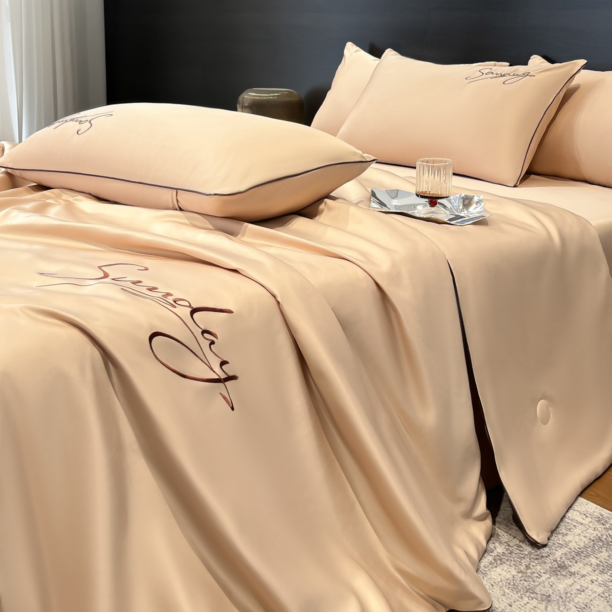 91家纺网 家纺一手货源 找家纺 云恋家纺 2026新款可水洗夏被冰丝空调被夏凉被床单三四件套夏季薄被子春秋被芯夏天 浪漫假日-香槟金