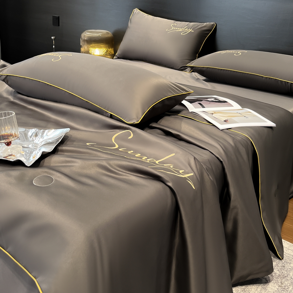 91家纺网 家纺一手货源 找家纺 云恋家纺 2026新款可水洗夏被冰丝空调被夏凉被床单三四件套夏季薄被子春秋被芯夏天 浪漫假日-绅士灰