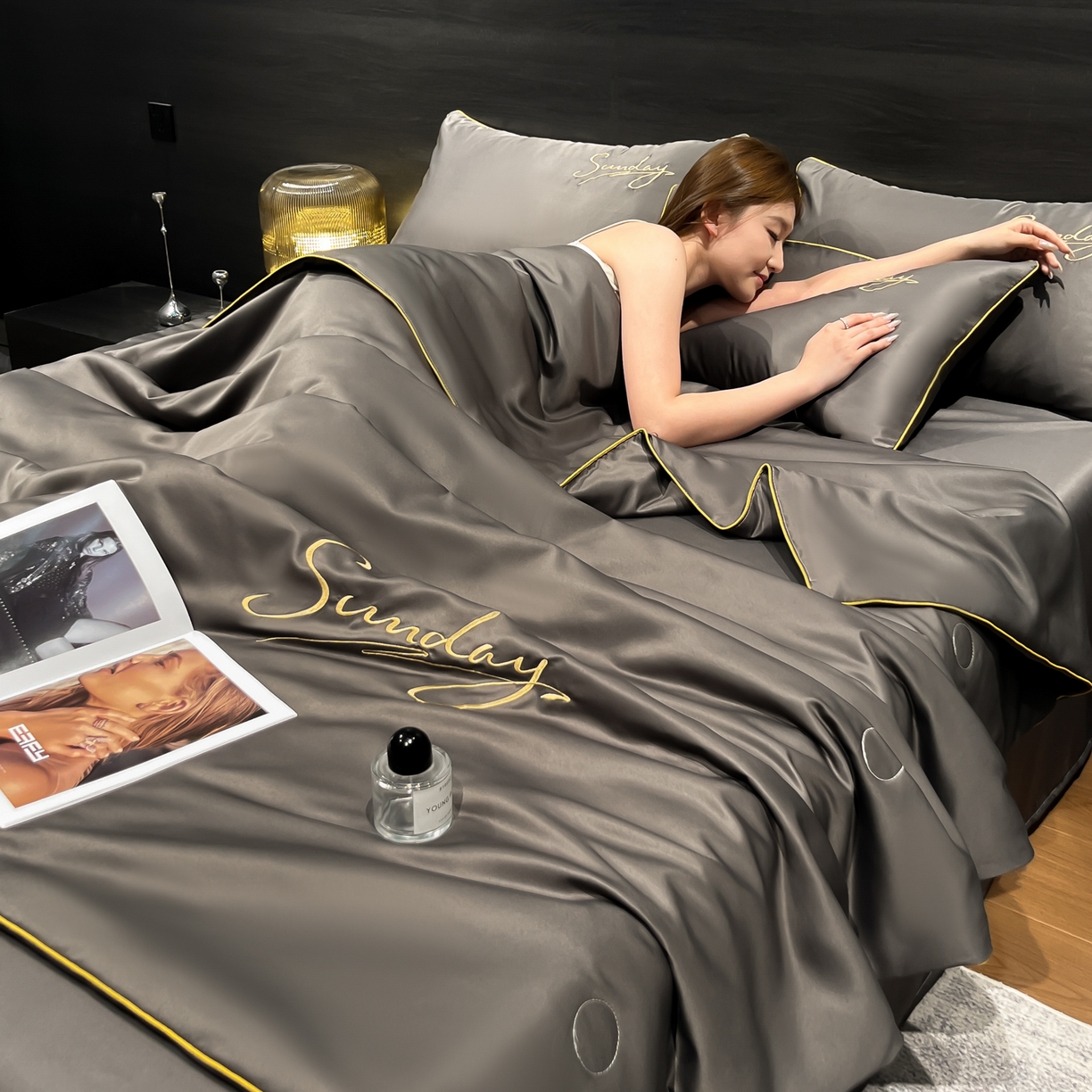 91家纺网 家纺一手货源 找家纺 云恋家纺 2026新款可水洗夏被冰丝空调被夏凉被床单三四件套夏季薄被子春秋被芯夏天 浪漫假日-绅士灰