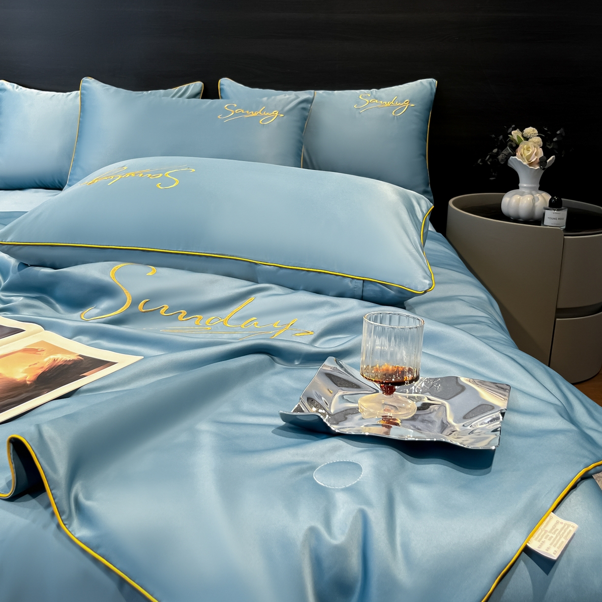 91家纺网 家纺一手货源 找家纺 云恋家纺 2026新款可水洗夏被冰丝空调被夏凉被床单三四件套夏季薄被子春秋被芯夏天 浪漫假日-宾利蓝