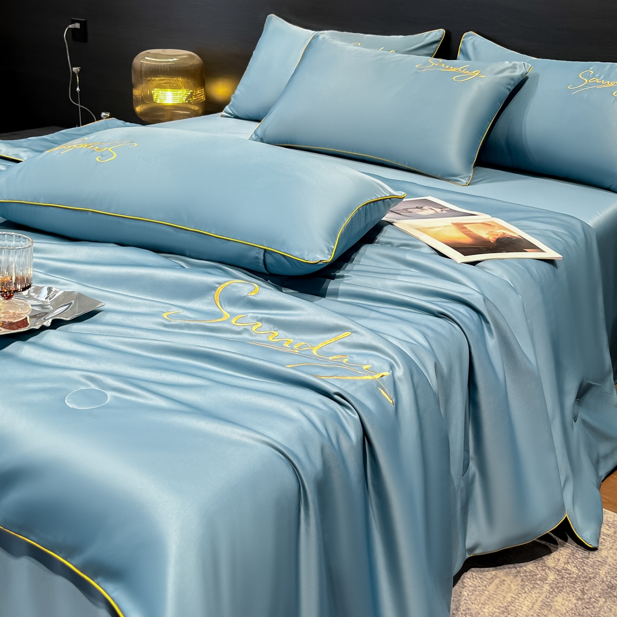 91家纺网 家纺一手货源 找家纺 云恋家纺 2026新款可水洗夏被冰丝空调被夏凉被床单三四件套夏季薄被子春秋被芯夏天 浪漫假日-宾利蓝