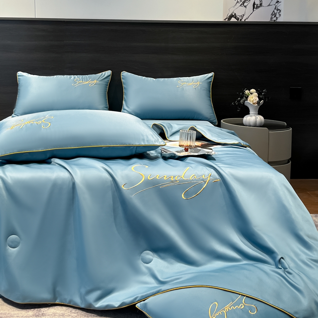 91家纺网 家纺一手货源 找家纺 云恋家纺 2026新款可水洗夏被冰丝空调被夏凉被床单三四件套夏季薄被子春秋被芯夏天 浪漫假日-宾利蓝