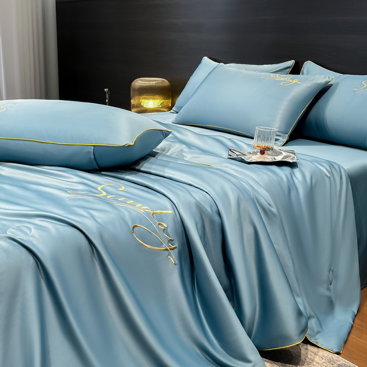 91家纺网 家纺一手货源 找家纺 云恋家纺 2026新款可水洗夏被冰丝空调被夏凉被床单三四件套夏季薄被子春秋被芯夏天 浪漫假日-宾利蓝