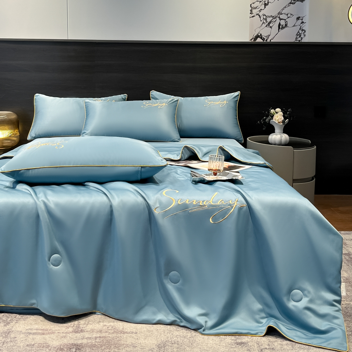 91家纺网 家纺一手货源 找家纺 云恋家纺 2026新款可水洗夏被冰丝空调被夏凉被床单三四件套夏季薄被子春秋被芯夏天 浪漫假日-宾利蓝