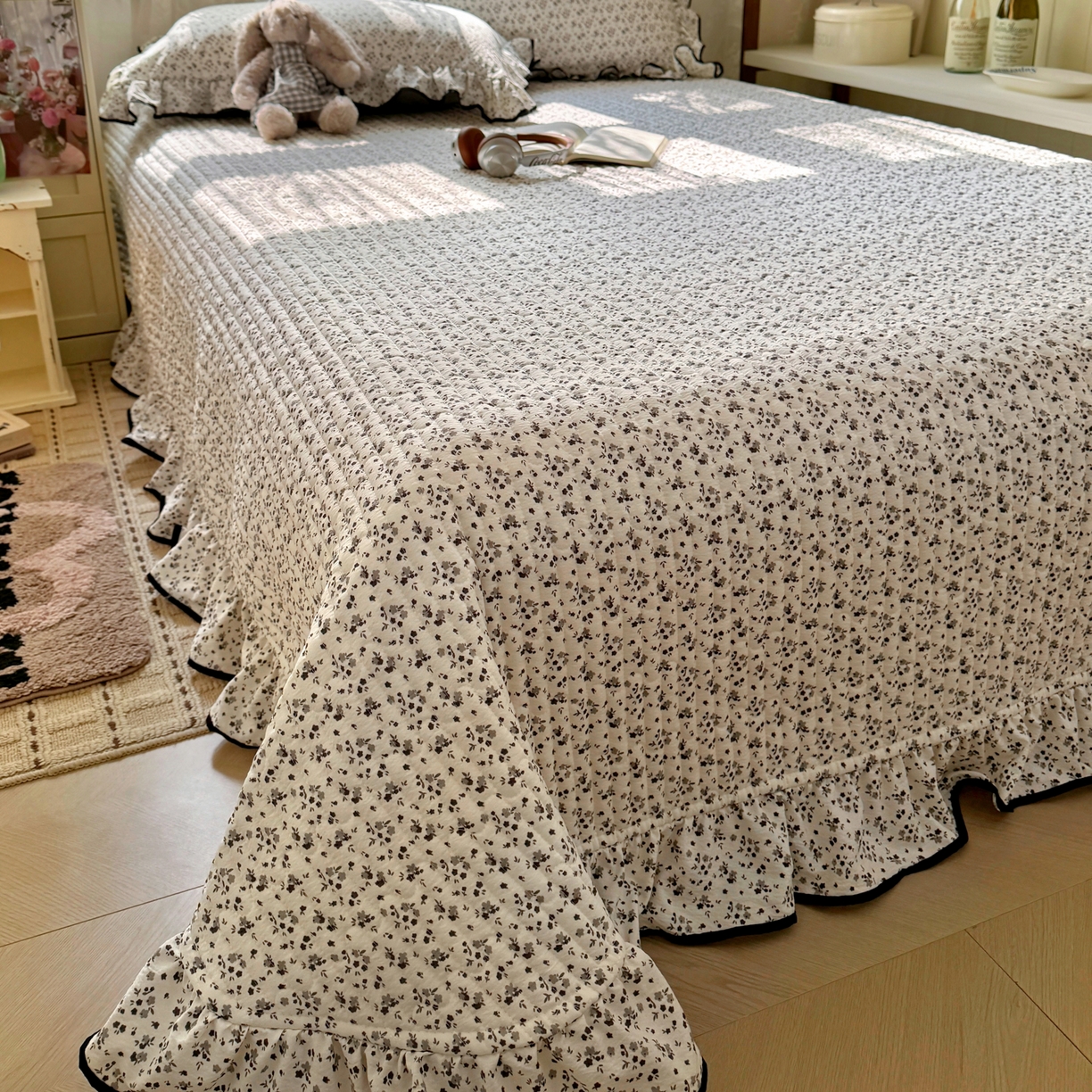 91家纺网 家纺一手货源 找家纺 阿曼达 2026新款印花小碎花花边夏被床盖四件套单夏被单床盖 松月间