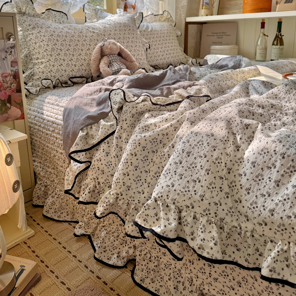 91家纺网 家纺一手货源 找家纺 阿曼达 2026新款印花小碎花花边夏被床盖四件套单夏被单床盖 松月间