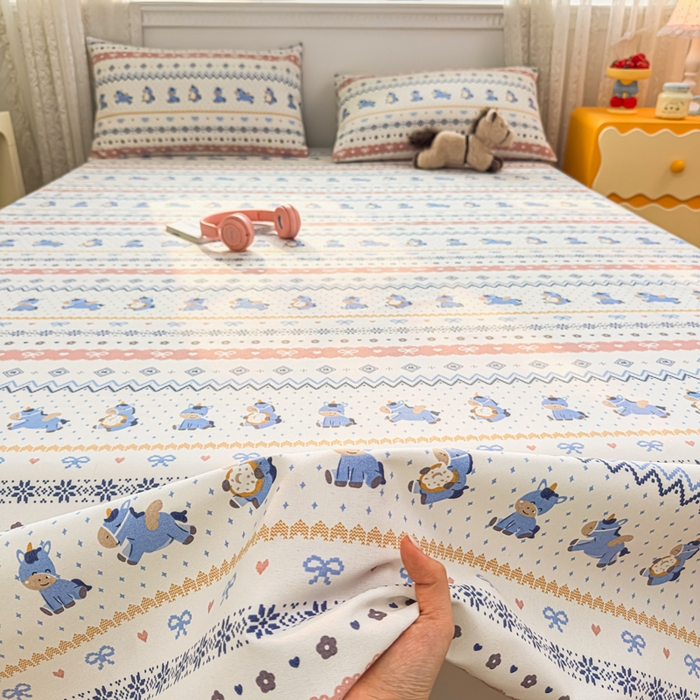 91家纺网 家纺一手货源 找家纺 爱彼家纺 2026夏季热门新款费尔岛小马风格原棉老粗布床单席子凉席三件套-费尔岛风格 奶蓝小马