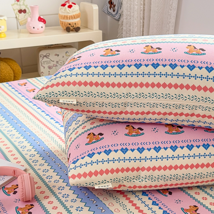 91家纺网 家纺一手货源 找家纺 爱彼家纺 2026夏季热门新款费尔岛小马风格原棉老粗布床单席子凉席三件套-费尔岛风格 摇摇木马粉