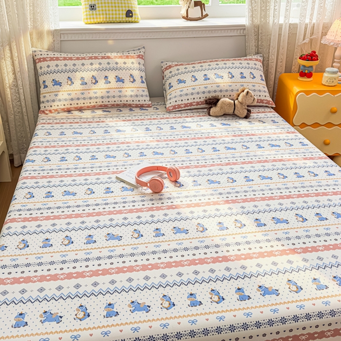 91家纺网 家纺一手货源 找家纺 爱彼家纺 2026夏季热门新款费尔岛小马风格原棉老粗布床单席子凉席三件套-费尔岛风格 奶蓝小马