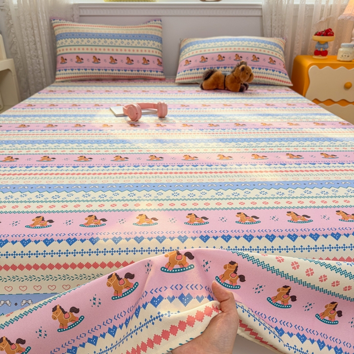 91家纺网 家纺一手货源 找家纺 爱彼家纺 2026夏季热门新款费尔岛小马风格原棉老粗布床单席子凉席三件套-费尔岛风格 摇摇木马粉