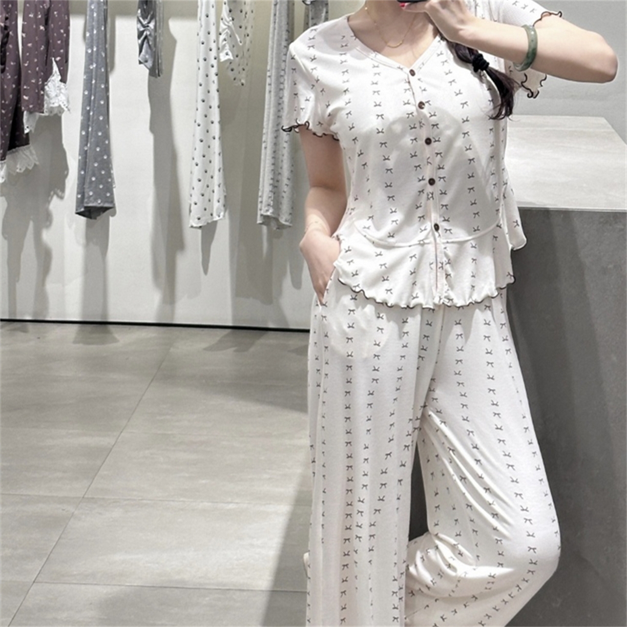 妍景家居生活馆 2026新款短长 胸垫款蝴蝶结家居服 浅咖