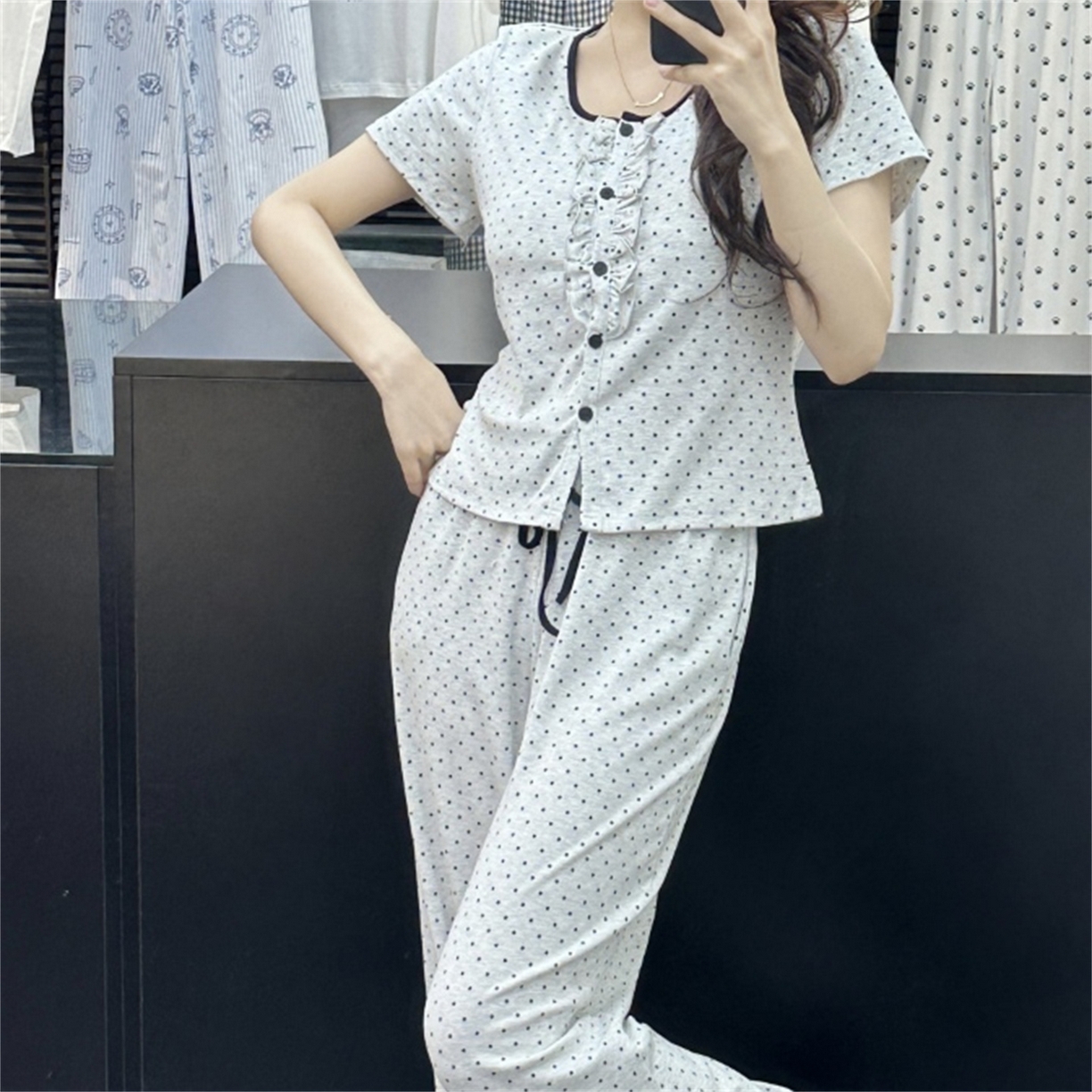 91家纺网 家纺一手货源 找家纺 妍景家居生活馆 2026新款短长 胸垫款蝴蝶结家居服 浅灰