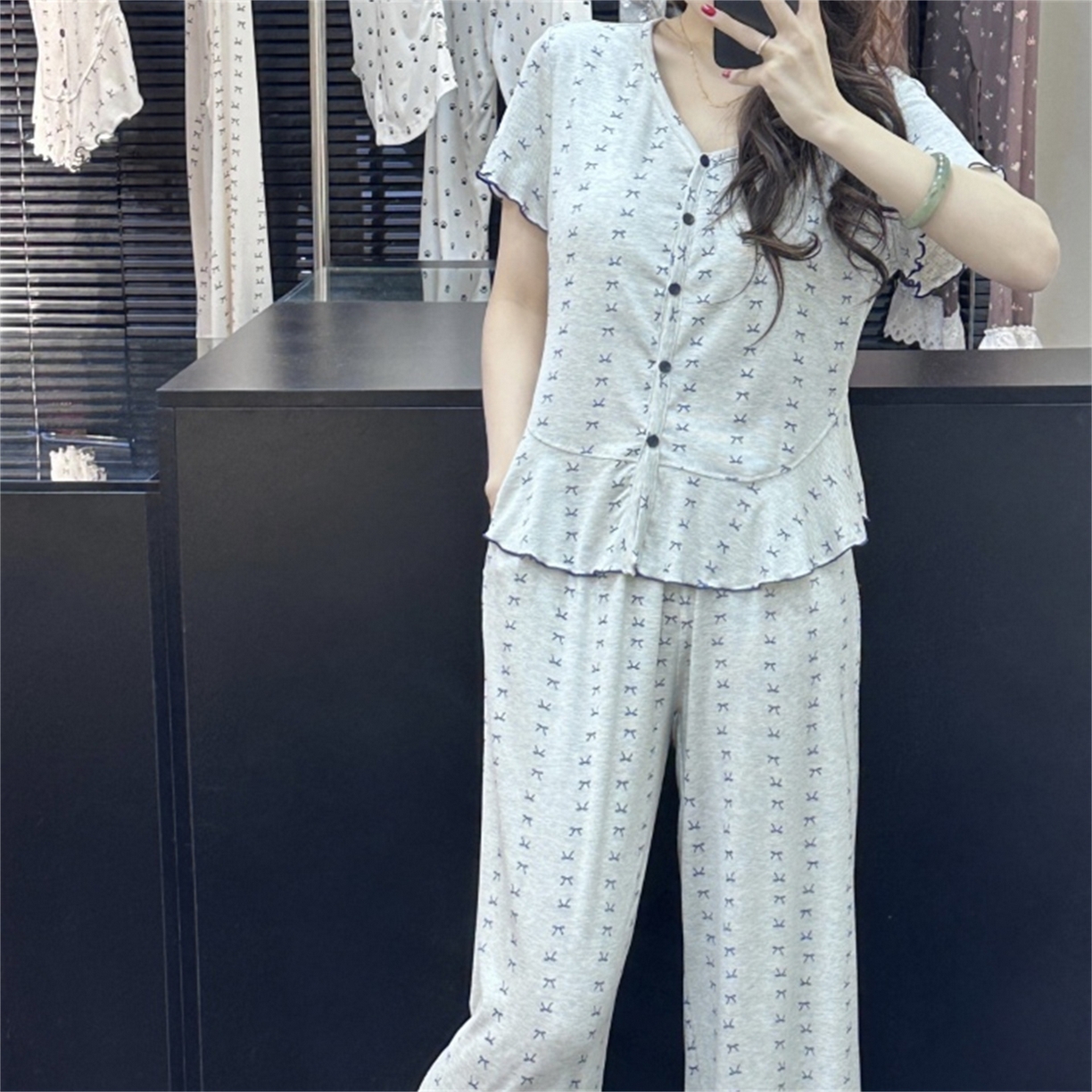 妍景家居生活馆 2026新款短长 胸垫款蝴蝶结家居服 浅灰