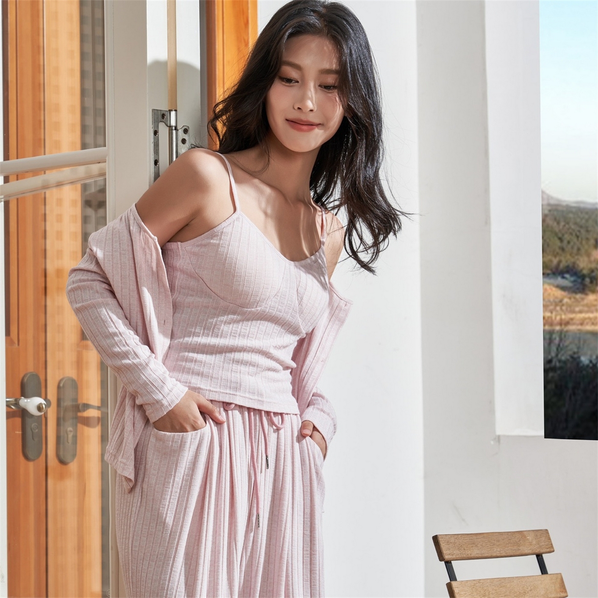 91家纺网 家纺一手货源 找家纺 （总）妍景家居生活馆 2026新款简约款坑条三件套家居服