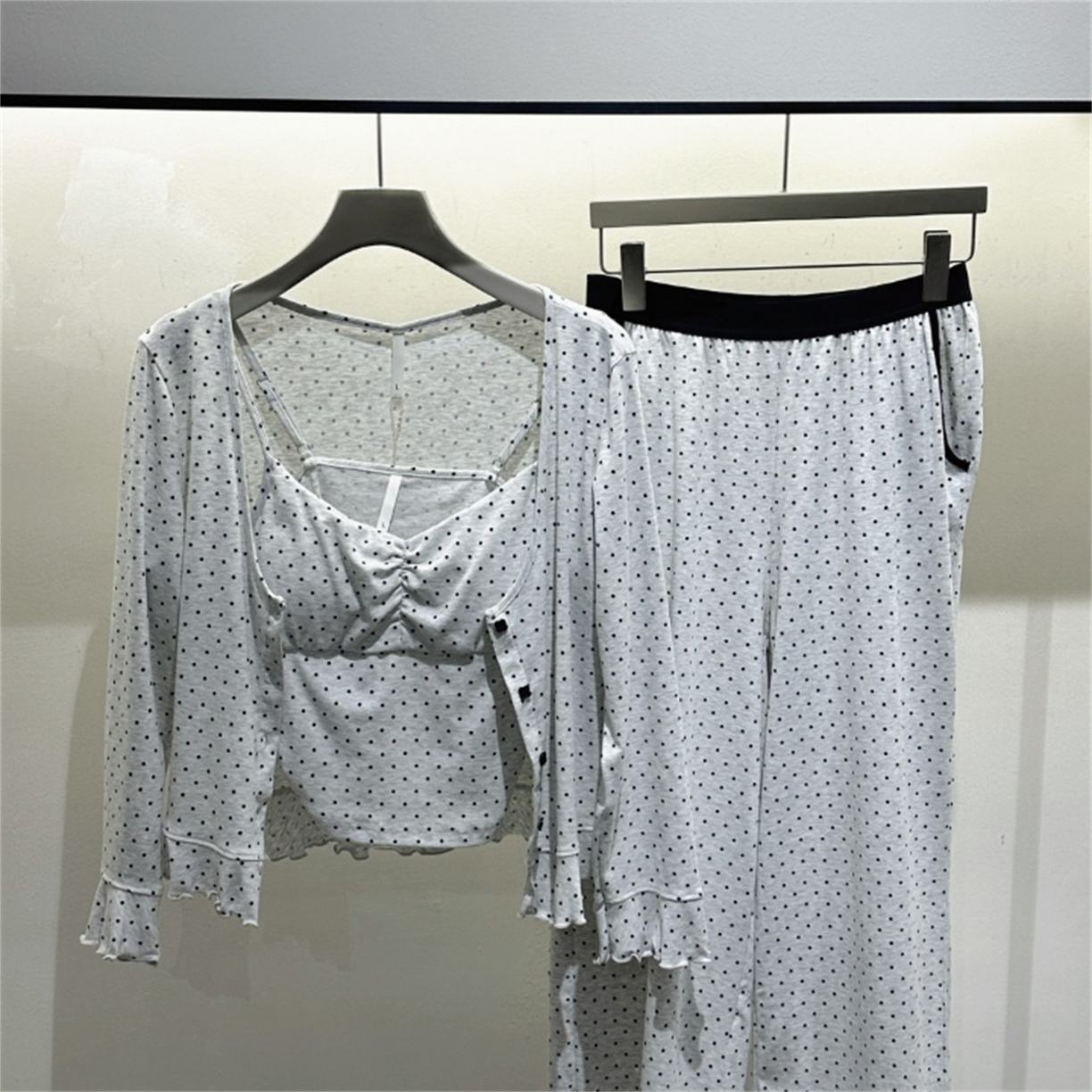 91家纺网 家纺一手货源 找家纺 （总）妍景家居生活馆 2026新款经典三件套波点家居服