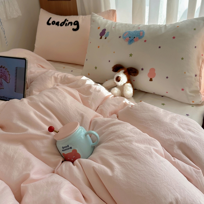 91家纺网 家纺一手货源 找家纺 顾里家纺 2026新款治愈韩风毛巾绣云朵棉四件套 甜品小象