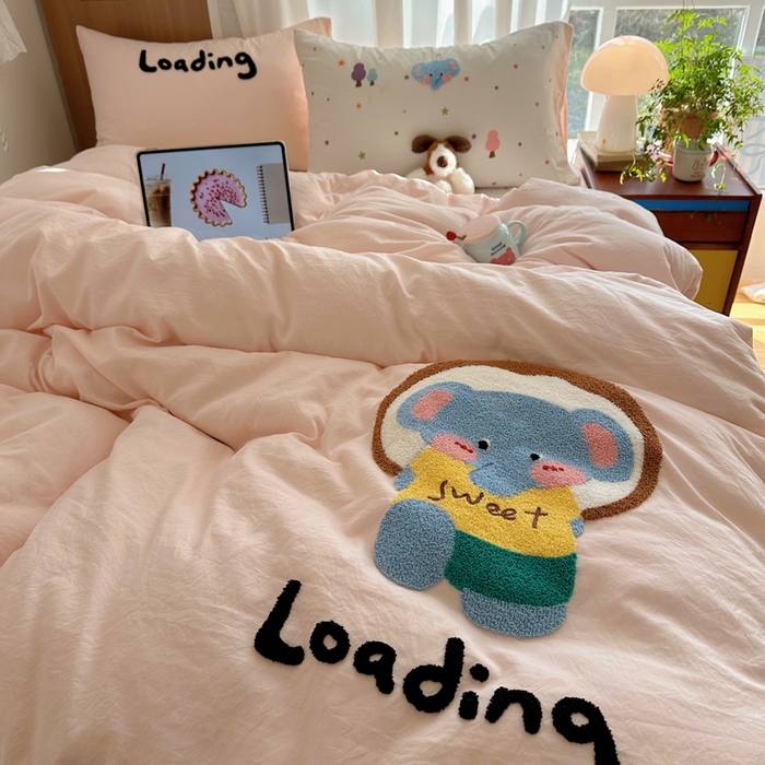 91家纺网 家纺一手货源 找家纺 顾里家纺 2026新款治愈韩风毛巾绣云朵棉四件套 甜品小象