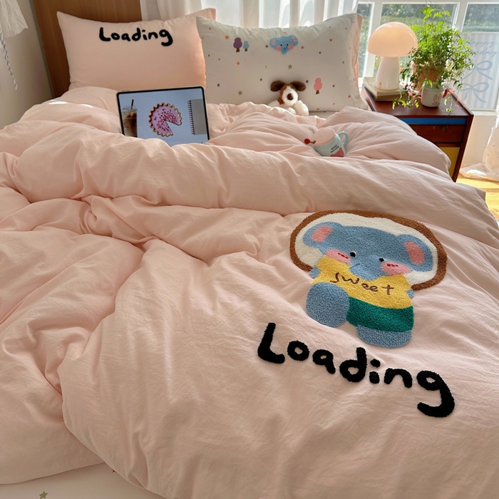 91家纺网 家纺一手货源 找家纺 顾里家纺 2026新款治愈韩风毛巾绣云朵棉四件套 甜品小象