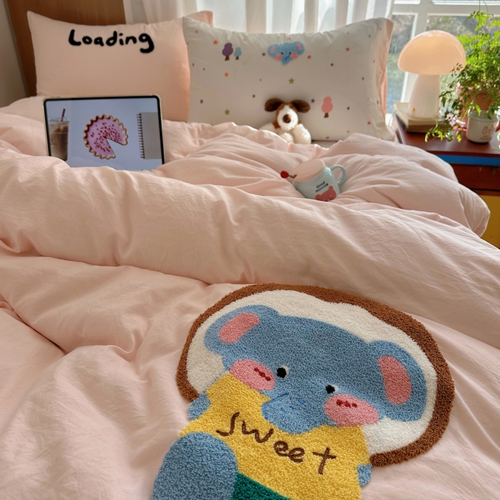 91家纺网 家纺一手货源 找家纺 顾里家纺 2026新款治愈韩风毛巾绣云朵棉四件套 甜品小象