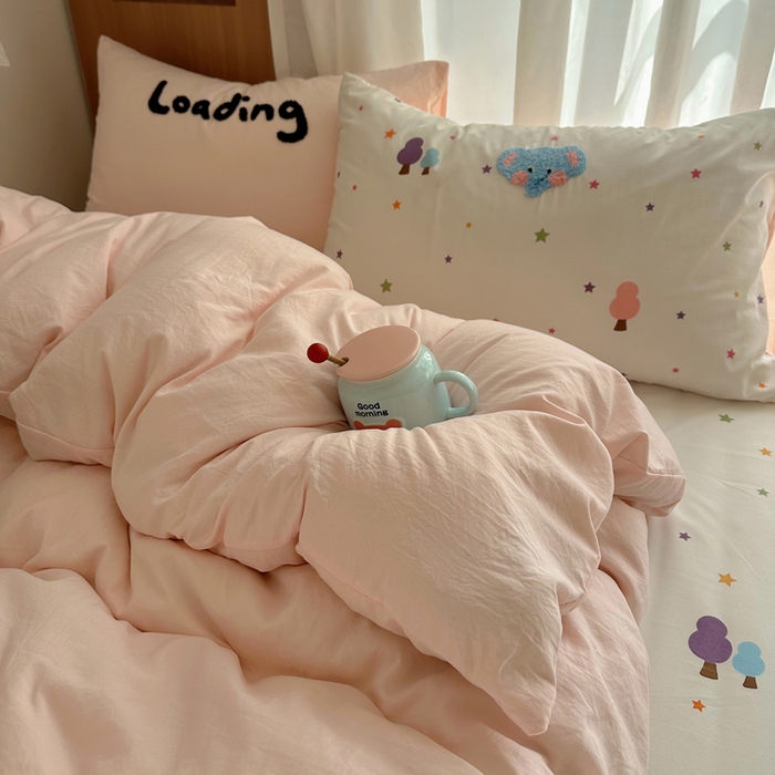 91家纺网 家纺一手货源 找家纺 顾里家纺 2026新款治愈韩风毛巾绣云朵棉四件套 甜品小象