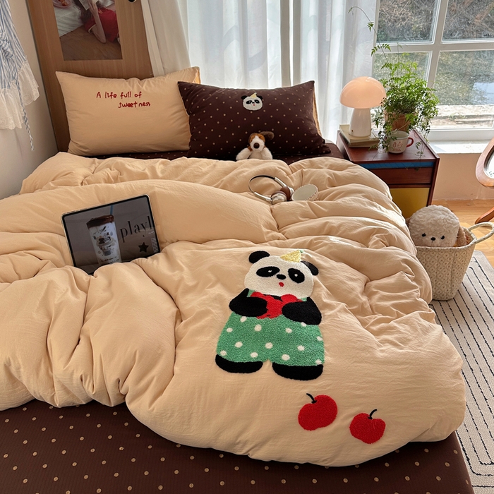 91家纺网 家纺一手货源 找家纺 顾里家纺 2026新款治愈韩风毛巾绣云朵棉四件套 苹果奥利熊