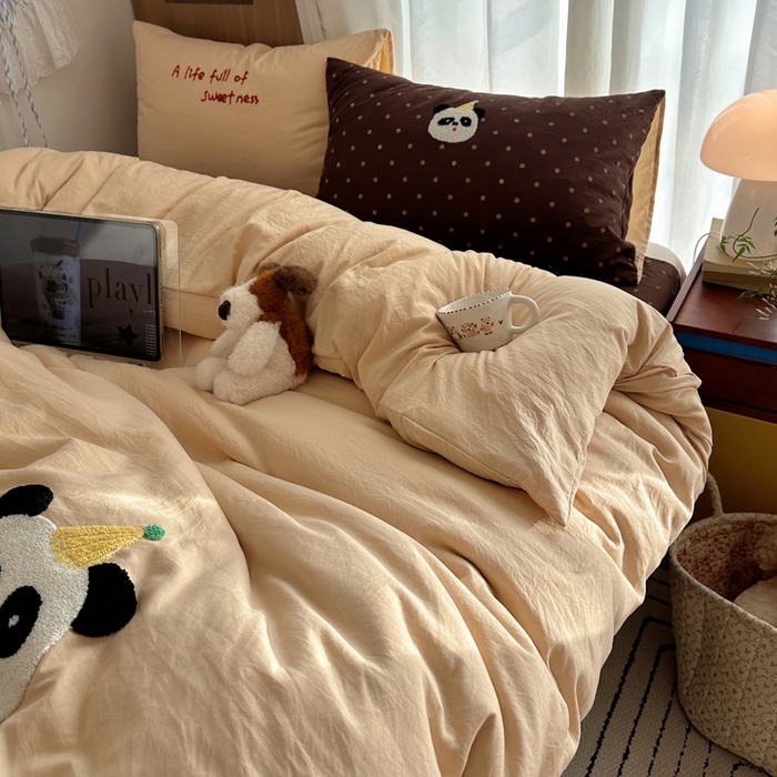 91家纺网 家纺一手货源 找家纺 顾里家纺 2026新款治愈韩风毛巾绣云朵棉四件套 苹果奥利熊