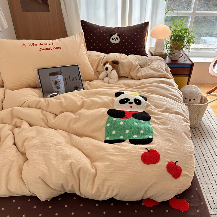 91家纺网 家纺一手货源 找家纺 顾里家纺 2026新款治愈韩风毛巾绣云朵棉四件套 苹果奥利熊