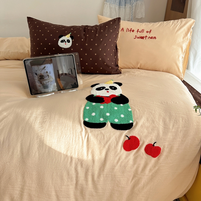 91家纺网 家纺一手货源 找家纺 顾里家纺 2026新款治愈韩风毛巾绣云朵棉四件套 苹果奥利熊