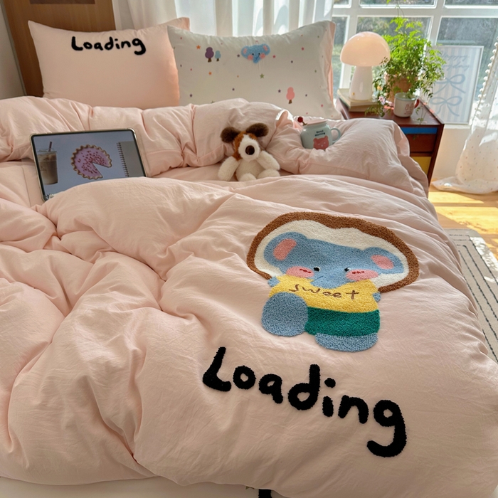 91家纺网 家纺一手货源 找家纺 顾里家纺 2026新款治愈韩风毛巾绣云朵棉四件套 甜品小象