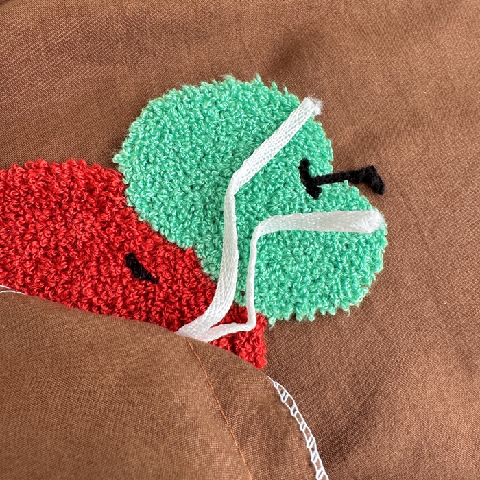 91家纺网 家纺一手货源 找家纺 顾里家纺 2026新款治愈韩风毛巾绣云朵棉四件套 俏皮小熊