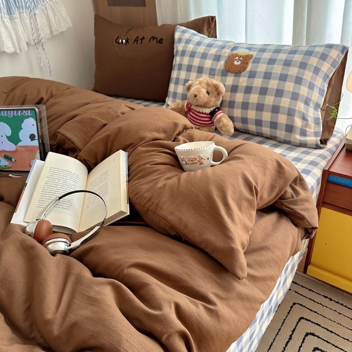 91家纺网 家纺一手货源 找家纺 顾里家纺 2026新款治愈韩风毛巾绣云朵棉四件套 俏皮小熊