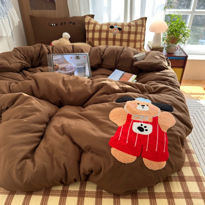 91家纺网 家纺一手货源 找家纺 顾里家纺 2026新款治愈韩风毛巾绣云朵棉四件套 呆萌小熊