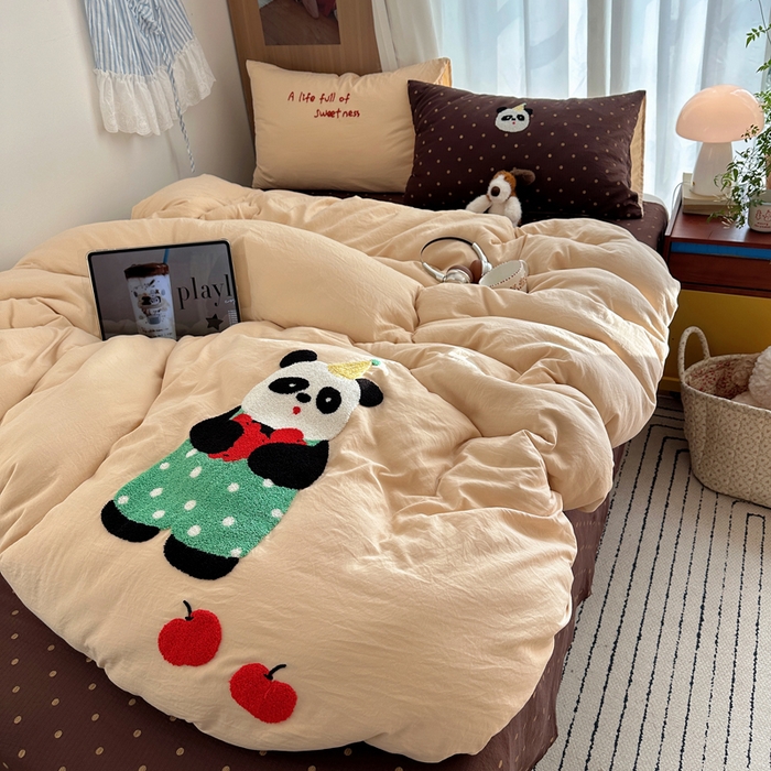 91家纺网 家纺一手货源 找家纺 顾里家纺 2026新款治愈韩风毛巾绣云朵棉四件套 苹果奥利熊