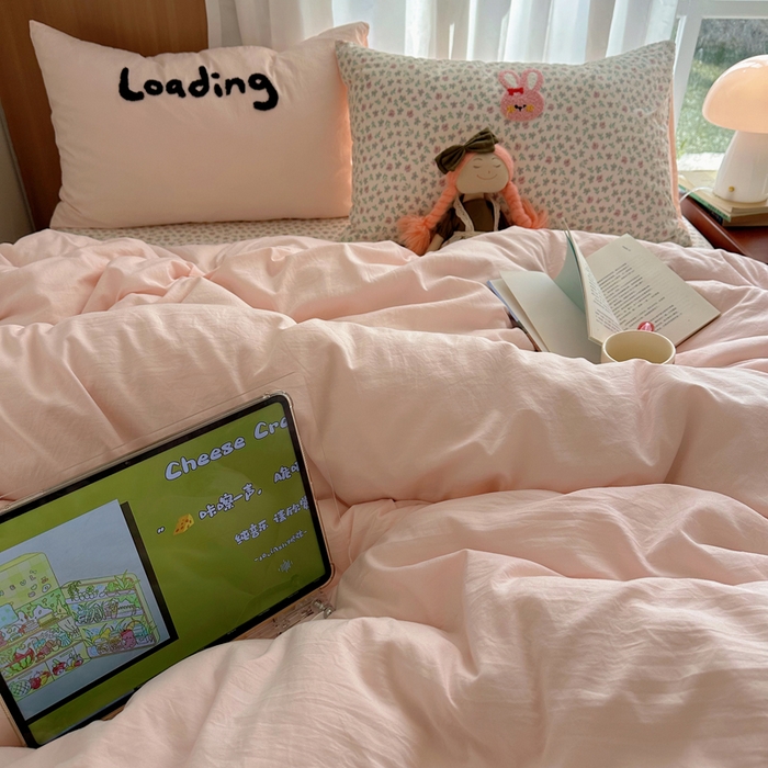 91家纺网 家纺一手货源 找家纺 顾里家纺 2026新款治愈韩风毛巾绣云朵棉四件套 碎花粉兔