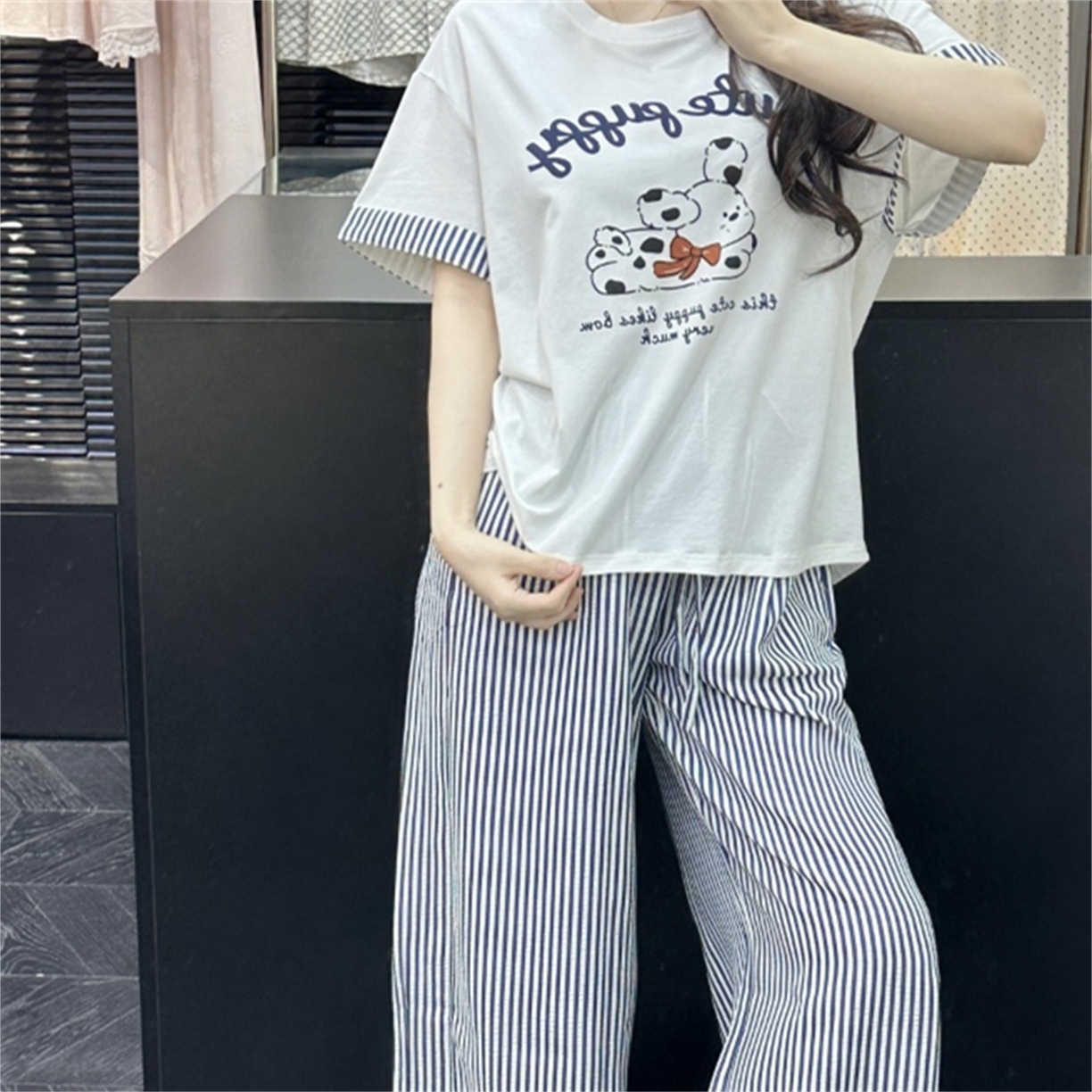 91家纺网 家纺一手货源 找家纺 （总）妍景家居生活馆 2026新款竖条小奶狗家居服