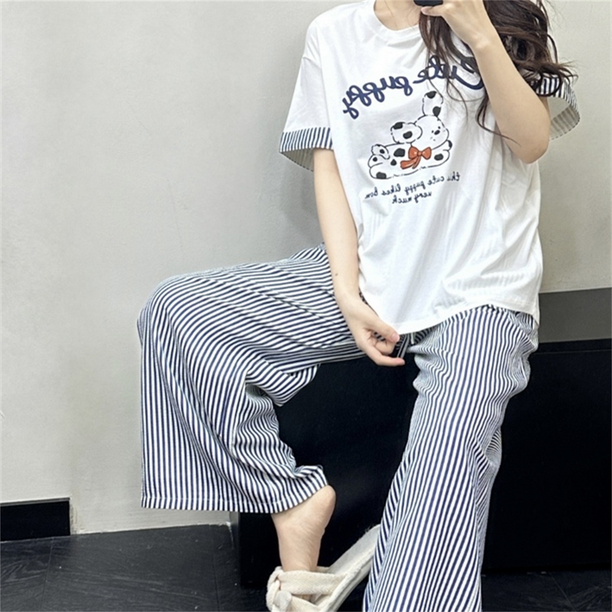 91家纺网 家纺一手货源 找家纺 （总）妍景家居生活馆 2026新款竖条小奶狗家居服